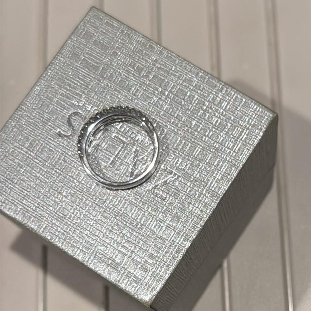 Zales white gold 14k and Diamond Ring - Picture 14 of 14